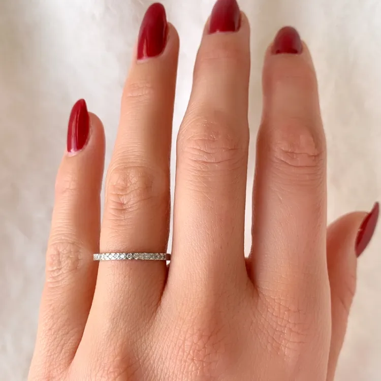 diamant alliancring i 14  karat vitguld 0,15 ct
