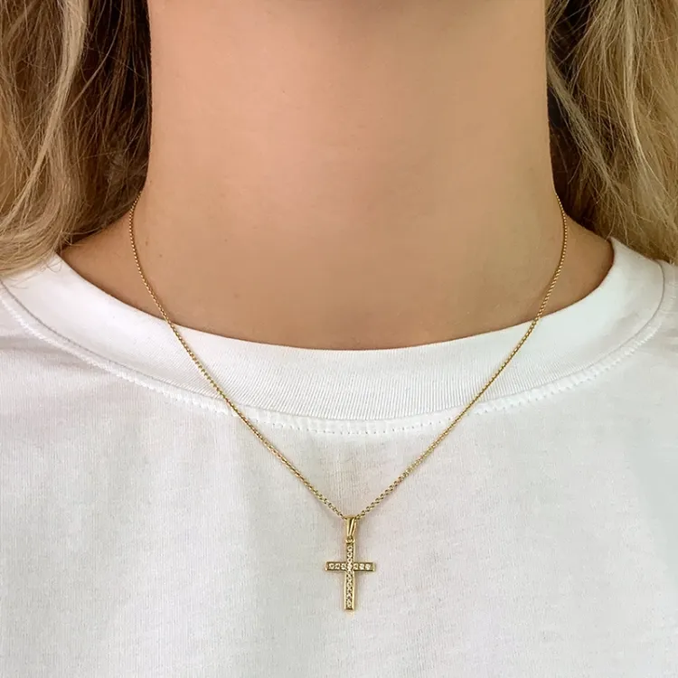 kors zirkon hängen i 8 karat guld