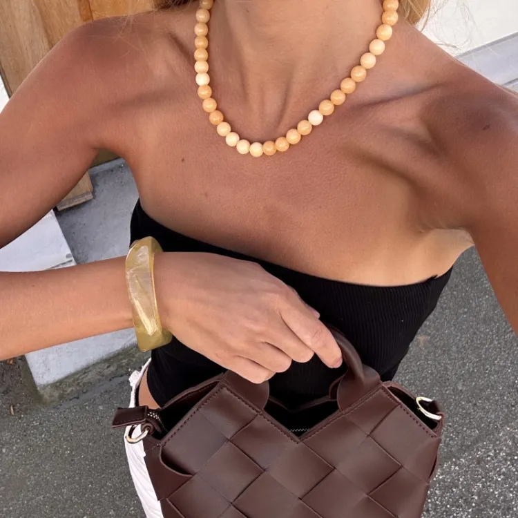 gul jadesten halsband i förgyllt stål - AURA