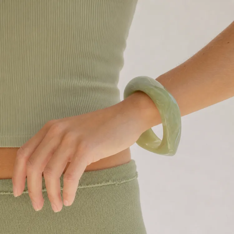 grön bangle i harts - AURA