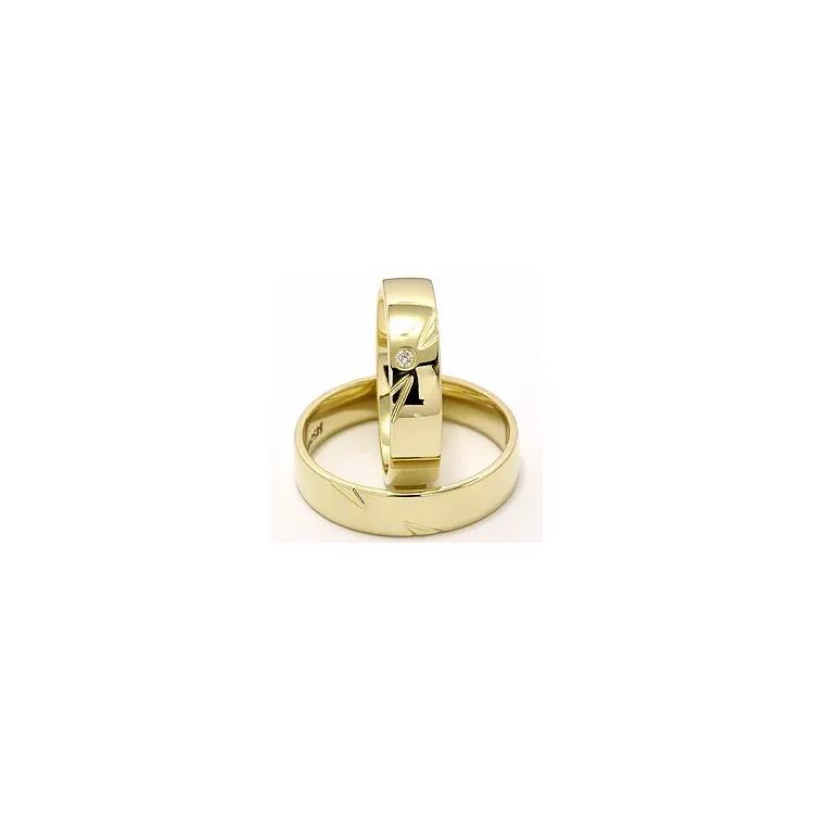 Elegant vigselsringar i 14  karat guld 0,025 ct - set