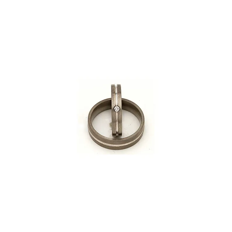 Vigselsringar i 14  karat titan och vitguld 0,040 ct