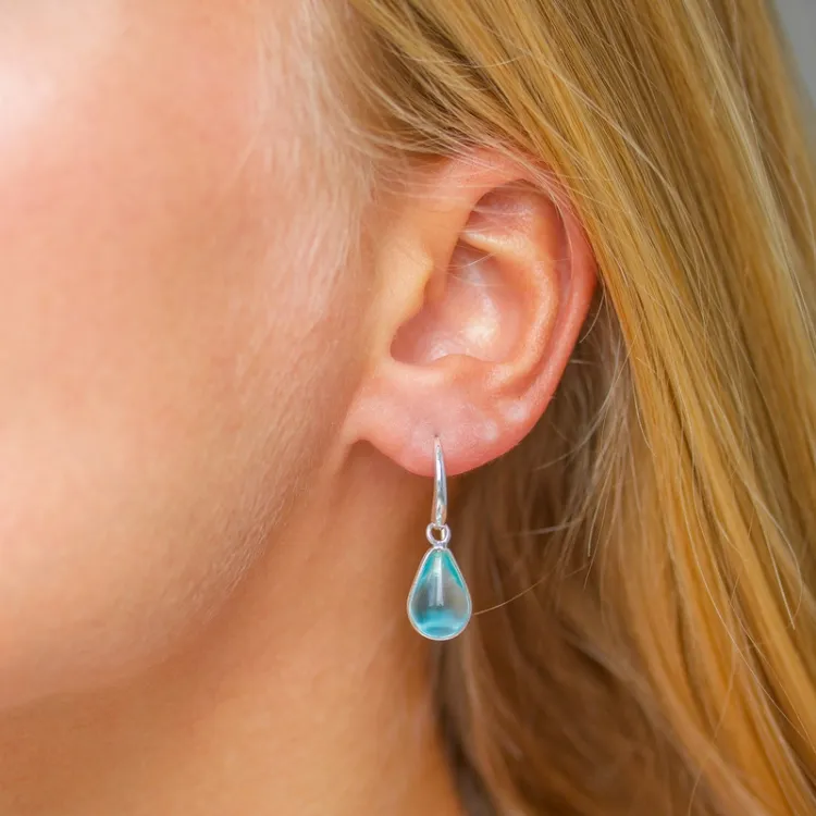 droppe blå kristal örhängen i silver - Loom Stones