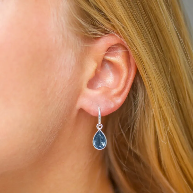 droppe blå mörkblå kristal örhängen i silver - Loom Stones