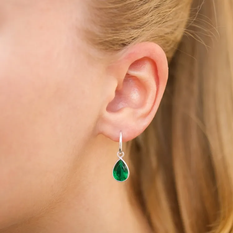 droppe mörkgrön kristall örhängen i silver - Loom Stones