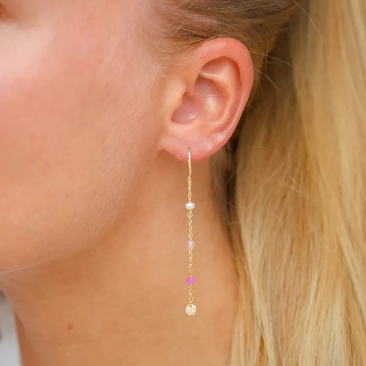 långa rosa kedja örhängen i förgyllt silver - Loom Stones