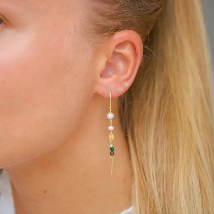 långa gröna kedja örhängen i förgyllt silver - Loom Stones