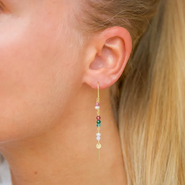 långa multifärgade kedja örhängen i förgyllt silver - Loom Stones