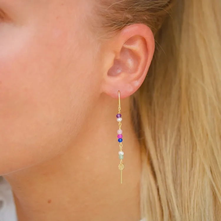 långa multifärgade kedja örhängen i förgyllt silver - Loom Stones