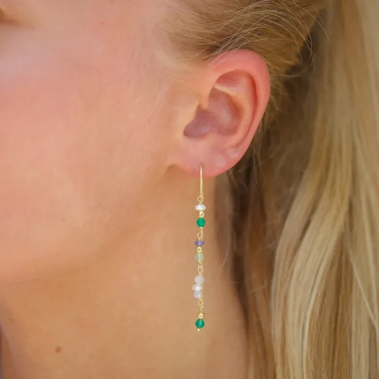 långa gröna kedja örhängen i förgyllt silver - Loom Stones