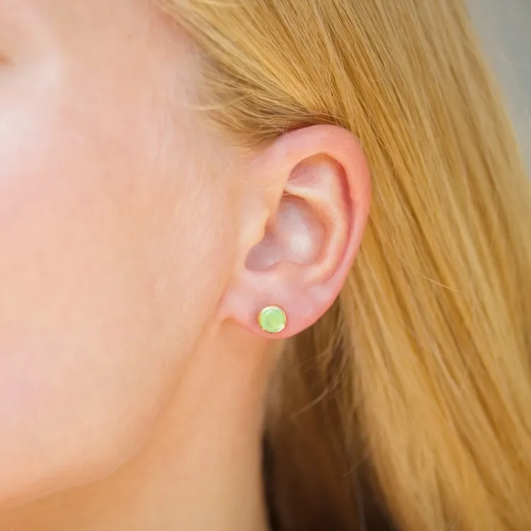 6,5 mm prehnite örhängestift i förgyllt silver - Loom Stones