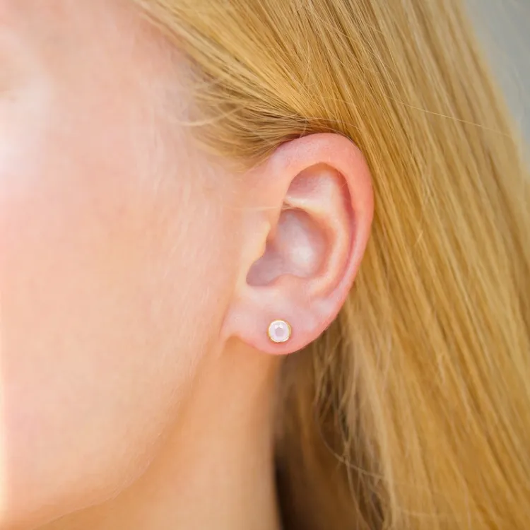 5 mm rosa krystal örhängestift i förgyllt silver - Loom Stones