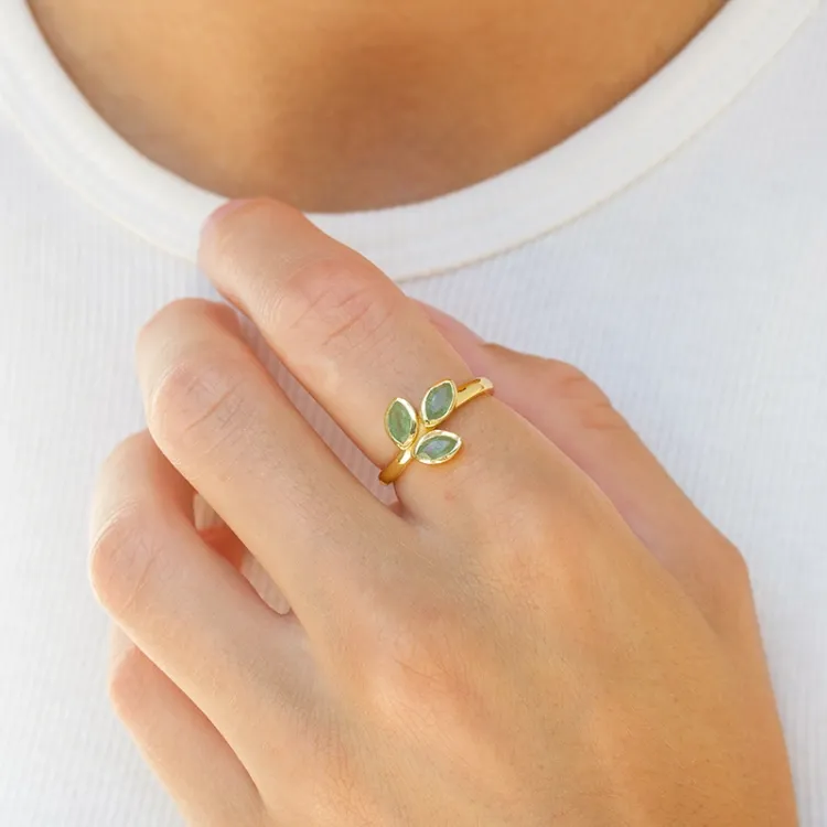blad aventurin ring i förgyllt silver - Loom Stones
