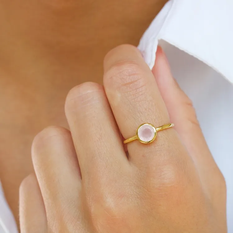 rund rosa krystal ring i förgyllt silver - Loom Stones