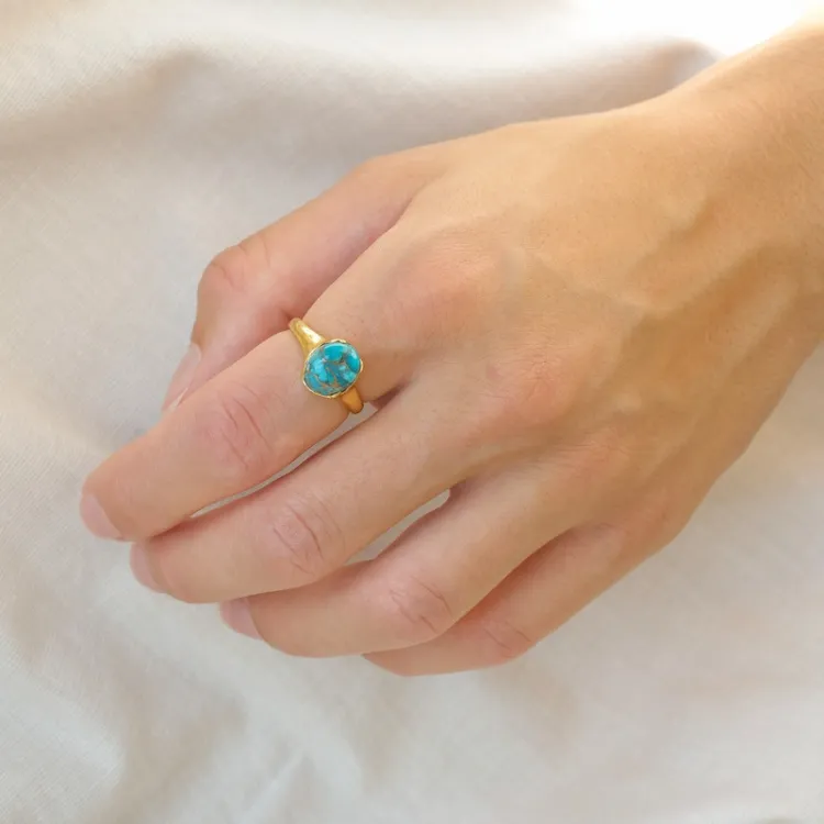 blå syntetisk turkis ring i förgyllt silver - Loom Stones
