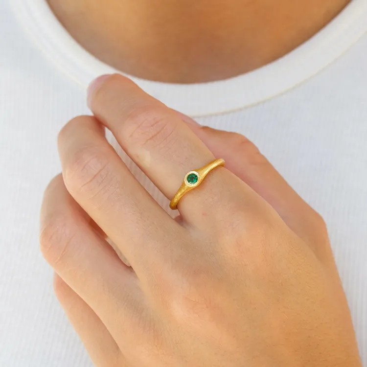 grön kristal ring i förgyllt silver - Loom Stones