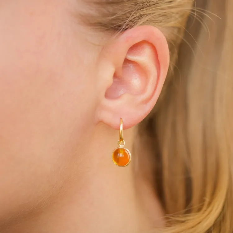 syntetisk bärnsten örhängen i förgyllt silver - Loom Stones