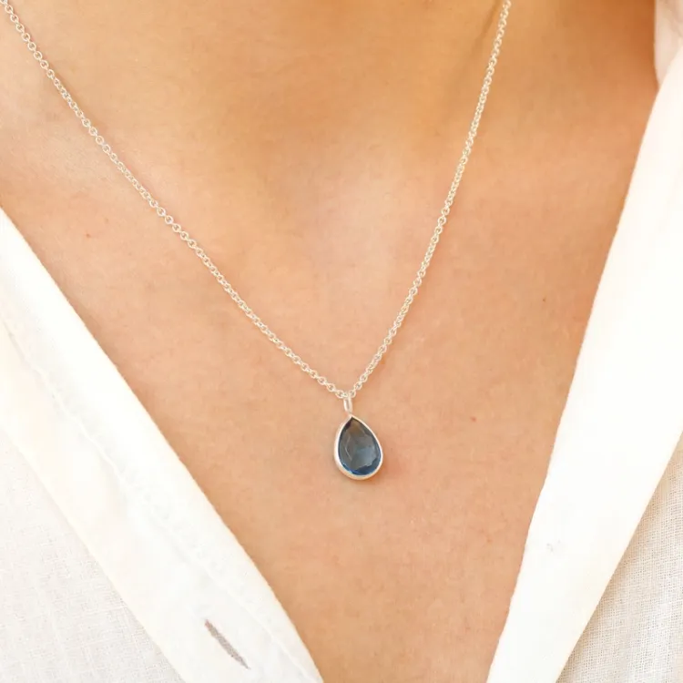 droppe mörkblå kristal hängen i silver - Loom Stones