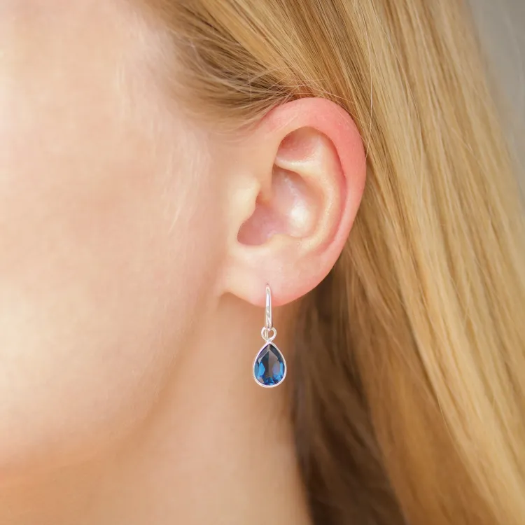 mörkblå kristal örhängen i silver - Loom Stones