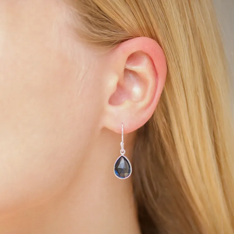 mörkblå kristal örhängen i silver - Loom Stones
