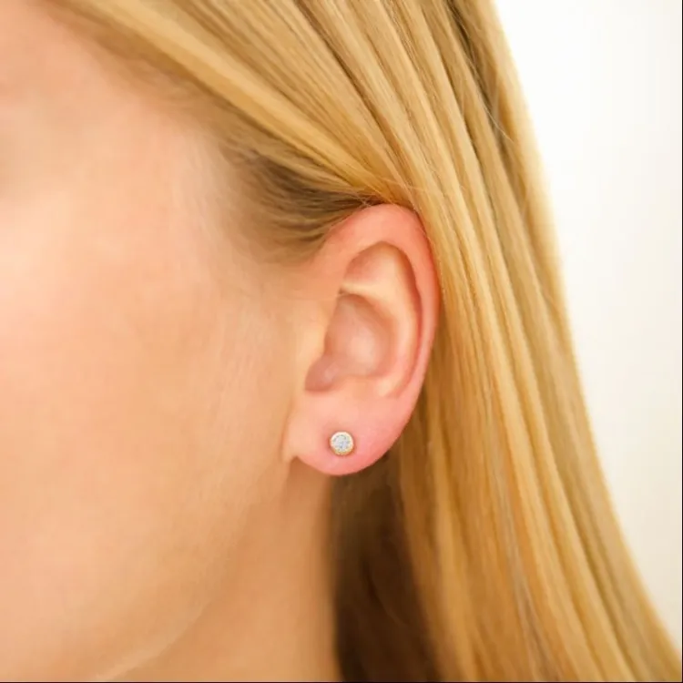 3 mm zirkon solitäreörhängestift i förgylld mässing - Eliné