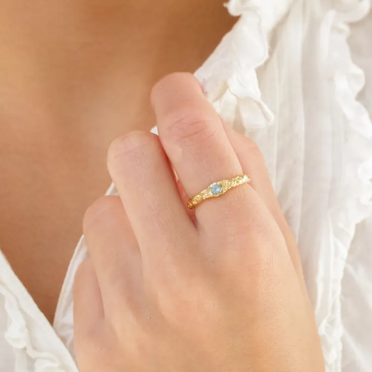 blå kristal ring i förgylld mässing - Eliné