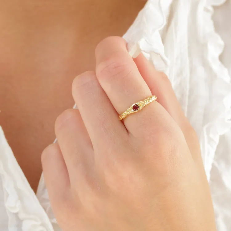 granat ring i förgylld mässing - Eliné