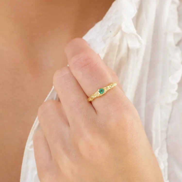 grön kristal ring i förgylld mässing - Eliné