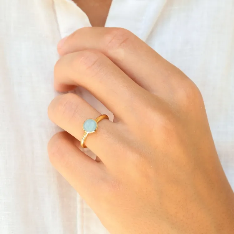 aqua kristal ring i förgylld mässing - Loom Stones