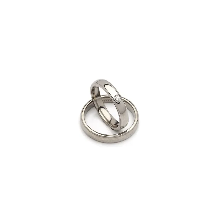 Vigselsringar i titan 0,05 ct