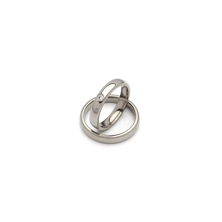 Vigselsringar i titan 0,05 ct