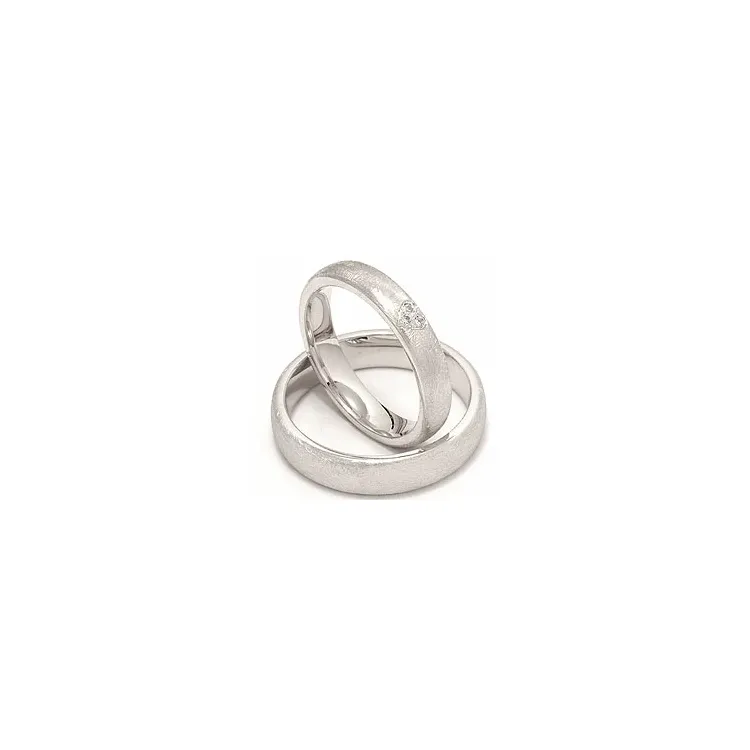 Strukturerad hjärta vigselsringar i 14  karat vitguld 0,030 ct - set