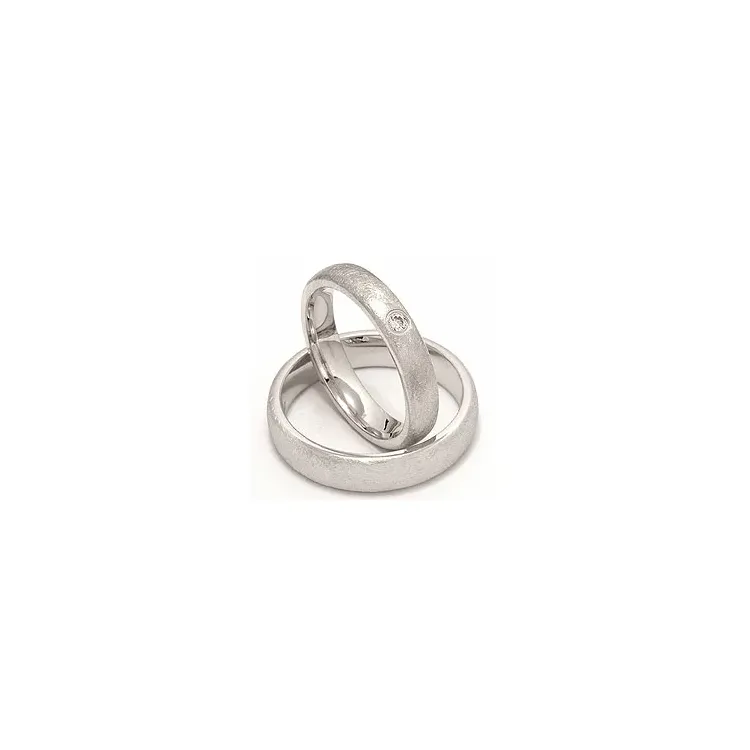 Strukturerad ovala vigselsringar i 14  karat vitguld 0,05 ct - set