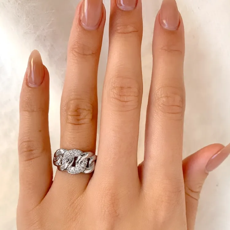 Elegant abstrakt zirkon ring i rhodinerat silver