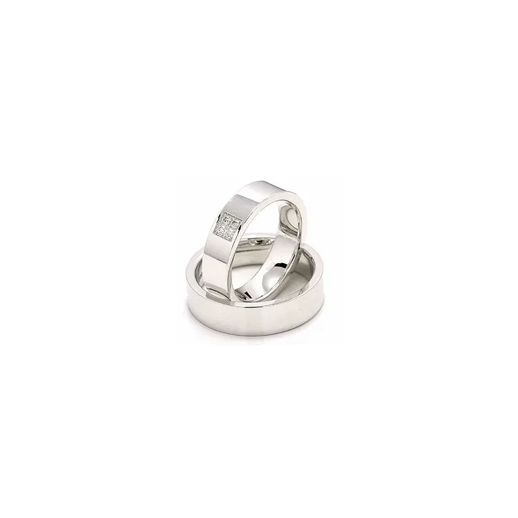 vigselsringar i 14  karat vitguld 4 x 0,0165 ct - set