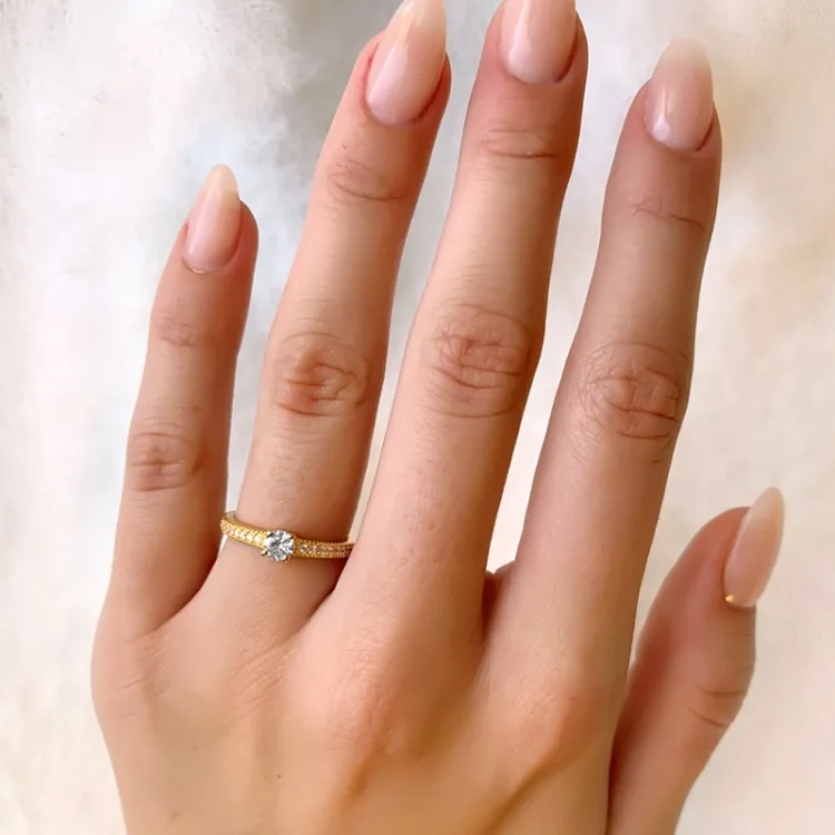 Rund vit zirkon ring i förgyllt silver