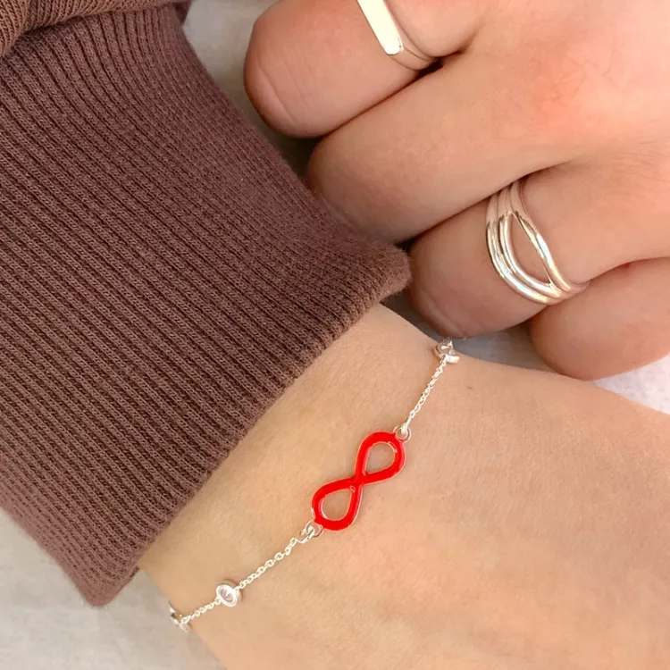Kollektionsprov armband i silver med hängen i silver