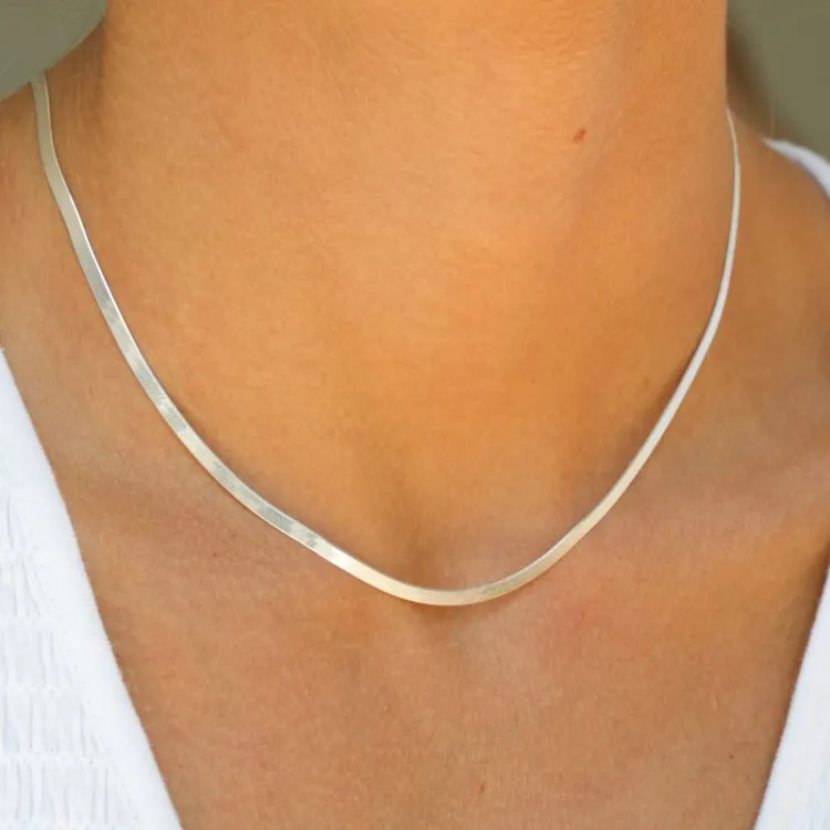platt ormhalskedja i silver 40 plus 5 cm x 