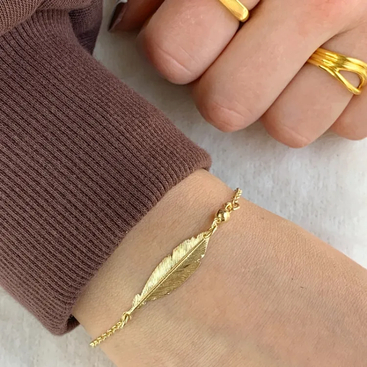 blad armband i förgyllt silver med hängen i förgyllt silver