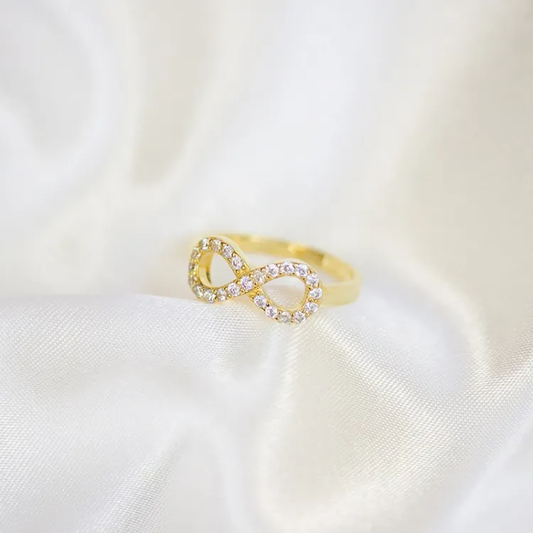 Infinity ring i förgyllt silver