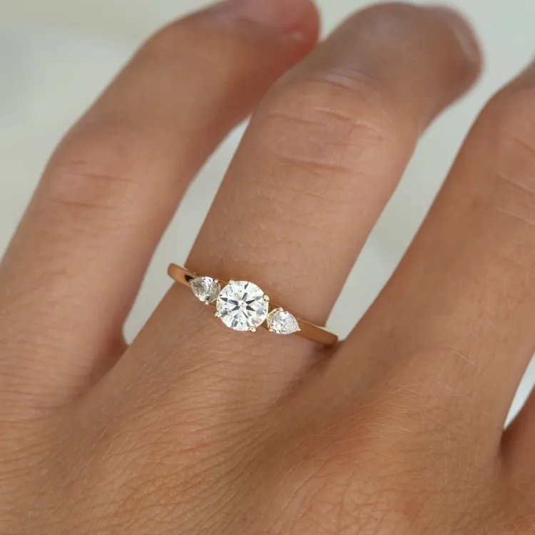 lab grown diamant ring i 9 karat guld 0,50 ct 0,20 ct