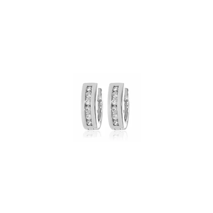 Runda 9 mm diamant creol i 14 karat vitguld med diamanter