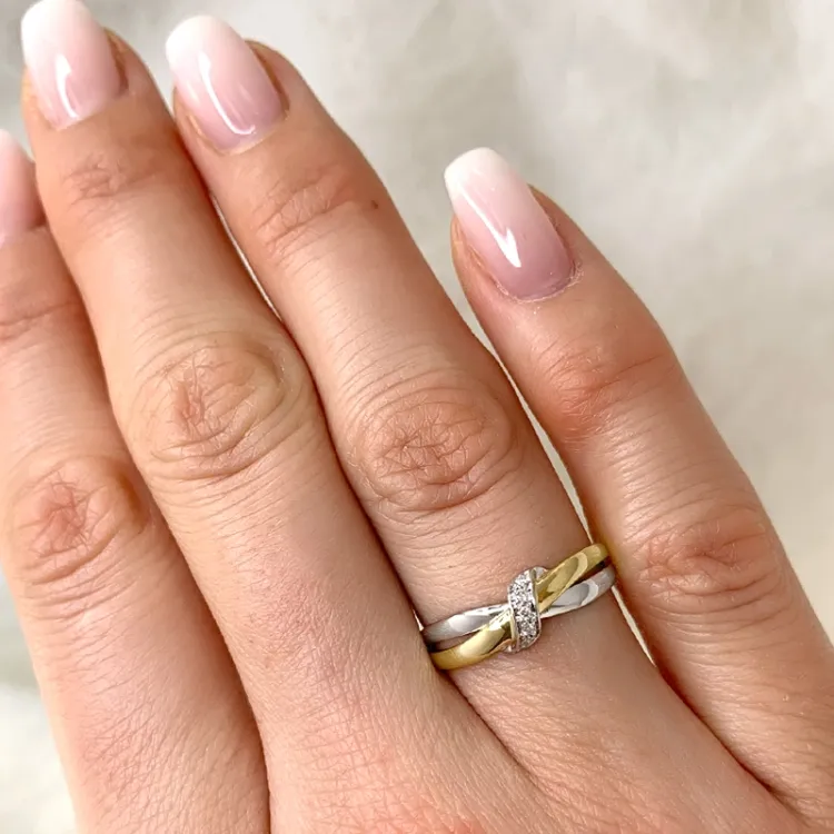 lab grown diamant ring i 9 karat guld- och vitguld 0,03 ct