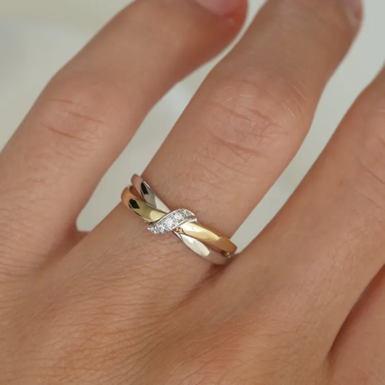 lab grown diamant ring i 9 karat guld- och vitguld 0,03 ct