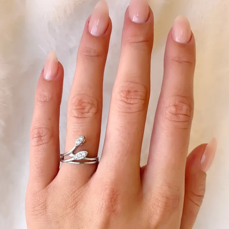 Blad ring i silver