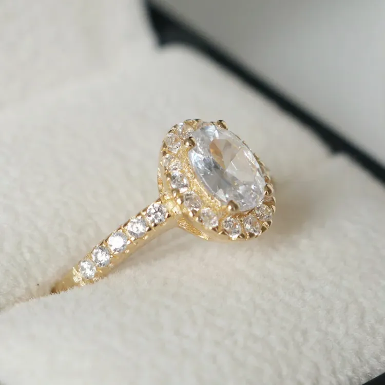 Oval ring i förgyllt silver