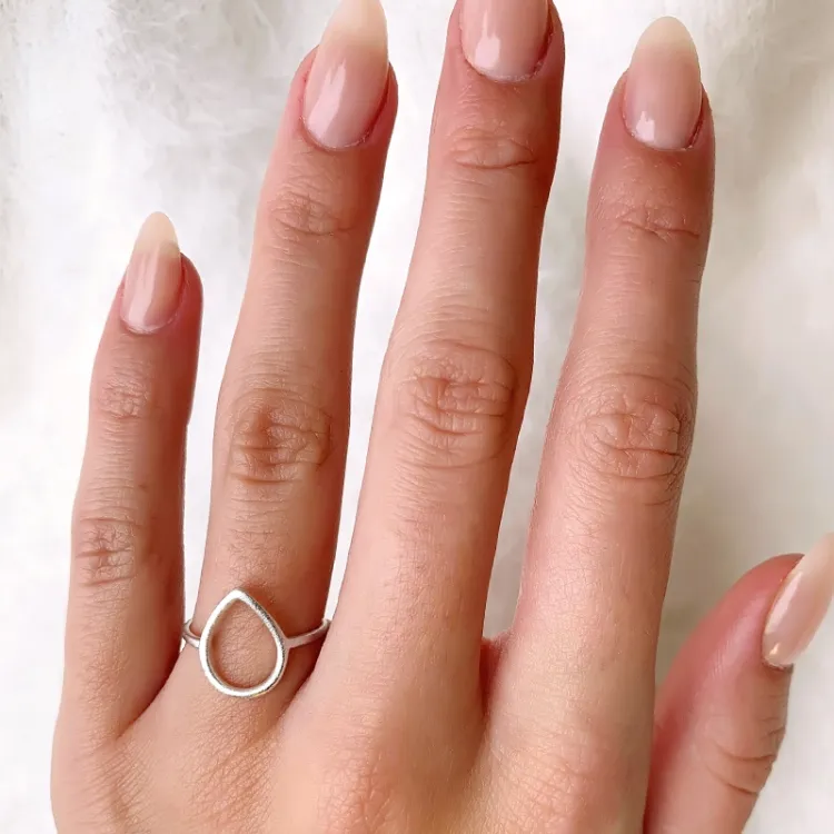 Droppe ring i silver