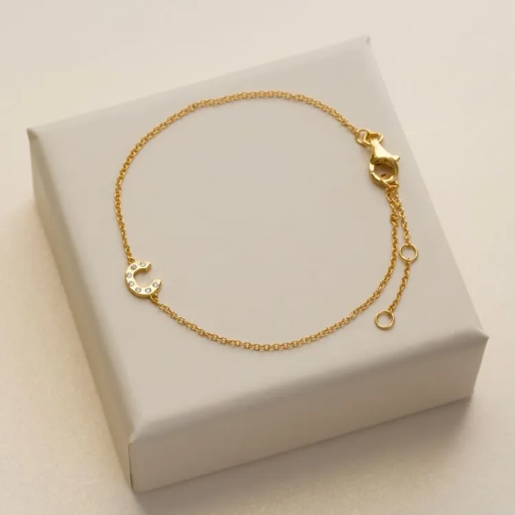 bokstav c zirkon armband i förgyllt silver