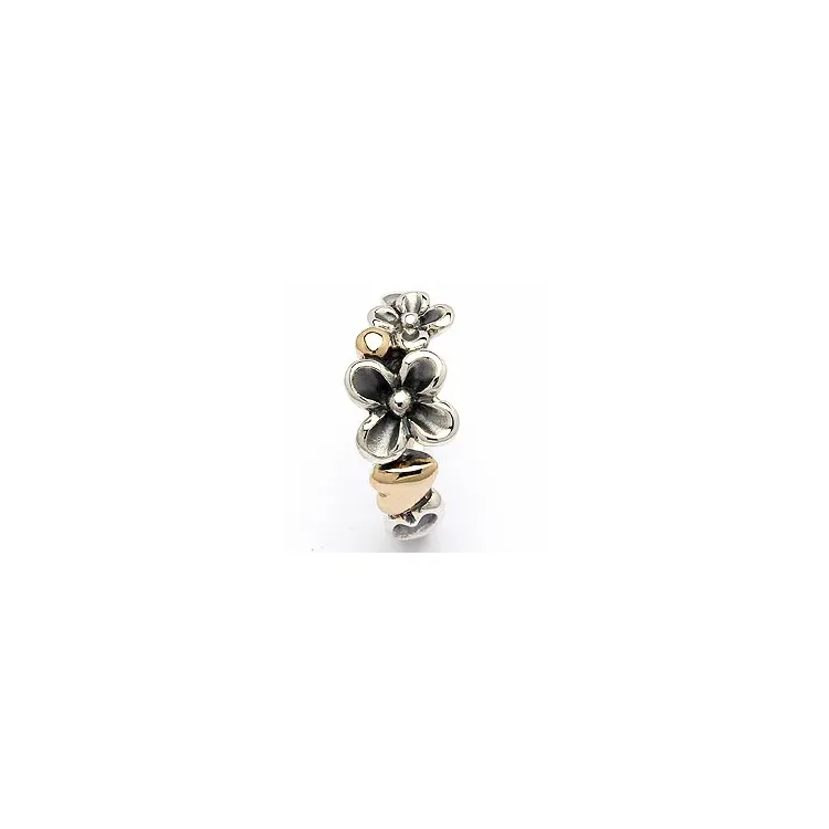 Blommor ring i oxiderat sterlingsilver med förgyllt silver