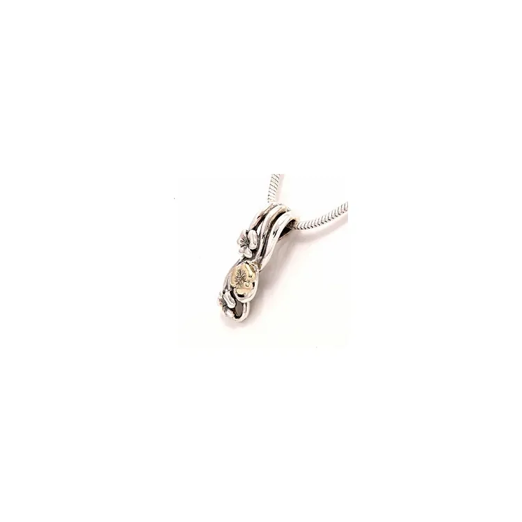 Blommor hängen i oxiderat sterlingsilver och 8 karat guld